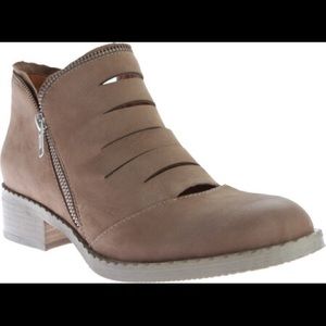 Gentle Souls Bailey cutout ankle booties